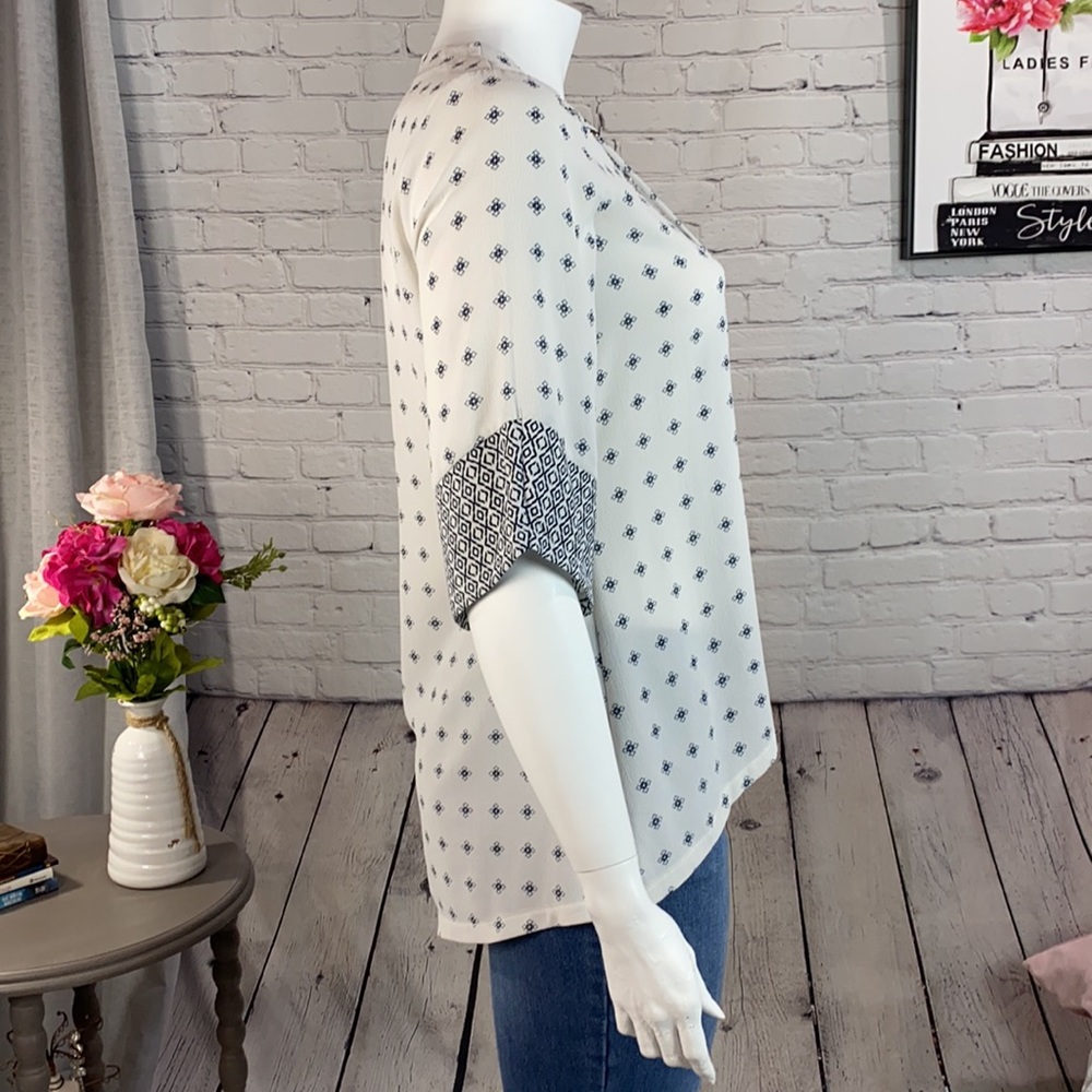 sunny leigh Cream & Navy Top Size: Large - Picture 4 of 17